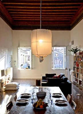 Отель Apartment between Biennale and San Marco  Венеция
